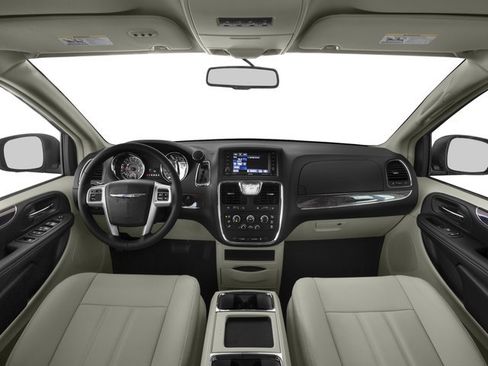 Used 2016 Chrysler Town & Country Touring FWD image 11