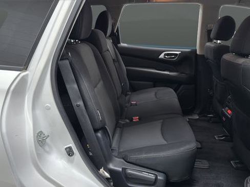Used 2020 Nissan Pathfinder S FWD image 25