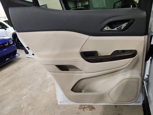 Certified 2023 GMC Acadia Denali w/ Denali Ultimate Package image 25