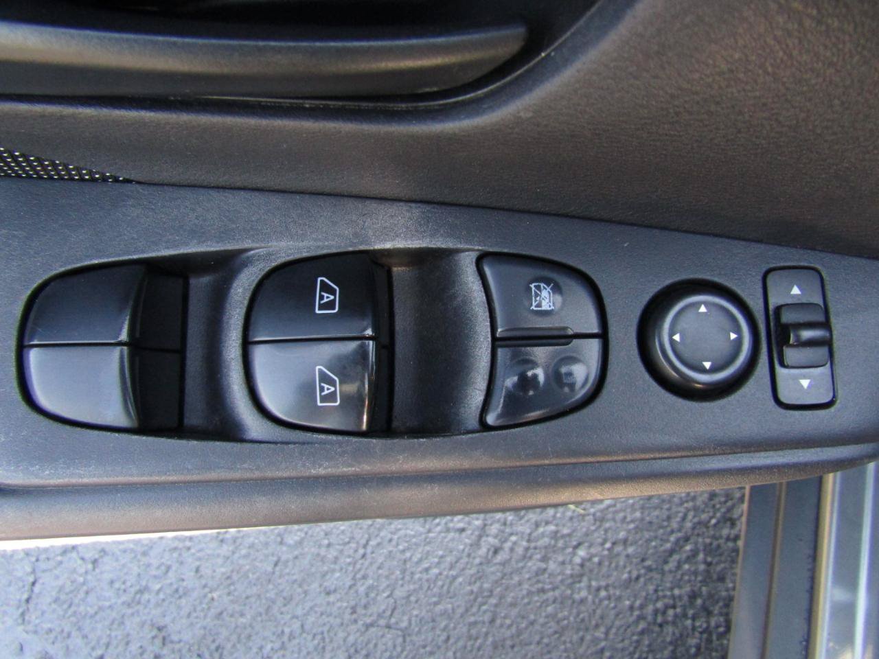 Used 2020 Nissan Kicks S FWD image 11