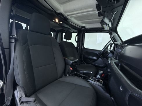 Used 2021 Jeep Gladiator Willys image 13