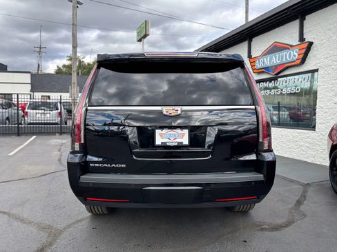 Used 2019 Cadillac Escalade Premium Luxury image 16