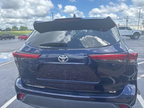Used 2021 Toyota Highlander XLE FWD image 5
