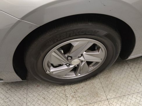 Used 2025 Hyundai Elantra SE FWD image 31