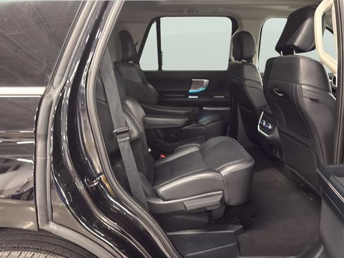 Certified 2025 Ford Expedition Platinum w/ Driver's Package AWD/4WD image 16