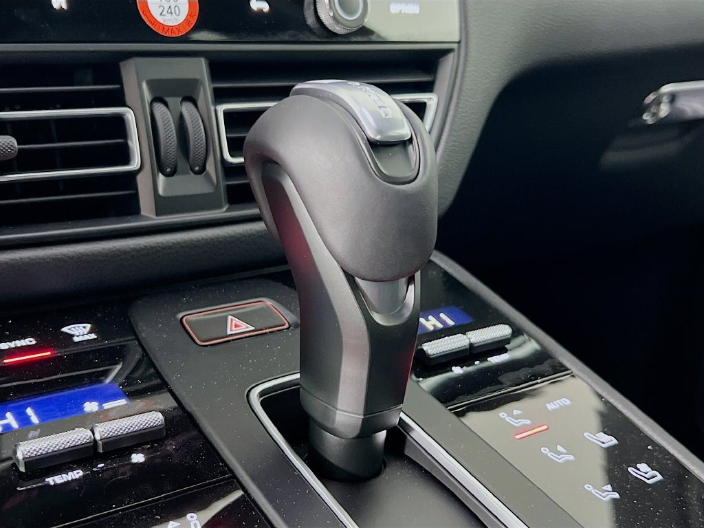 Certified 2026 Porsche Macan AWD/4WD image 19
