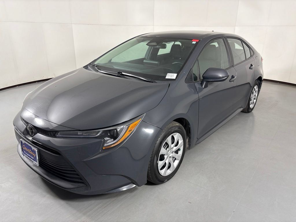 Used 2025 Toyota Corolla LE FWD image 4