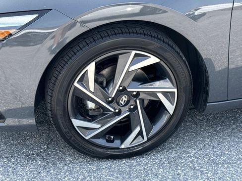 Certified 2024 Hyundai Elantra Limited FWD image 30
