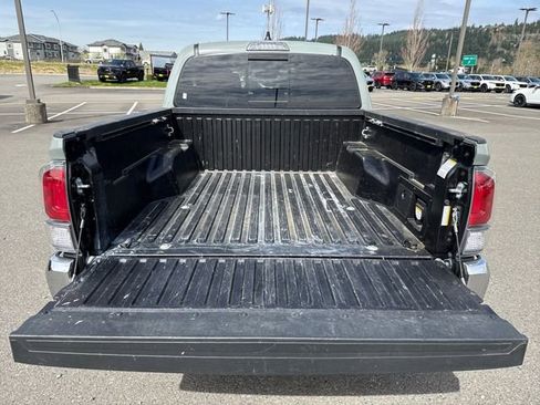Used 2023 Toyota Tacoma TRD Off-Road w/ Black Out Package (TMS) AWD/4WD image 17