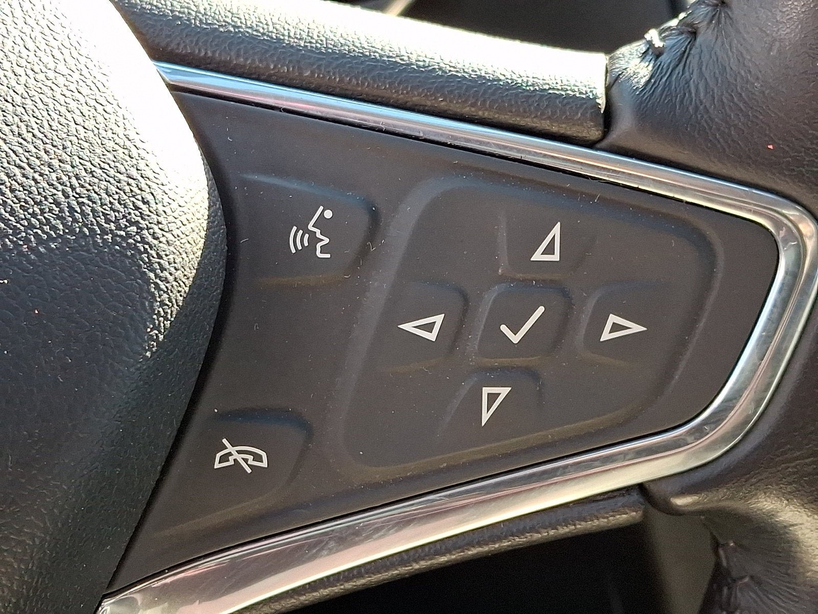 Used 2020 Chevrolet Equinox LT w/ Driver Convenience Package AWD/4WD image 22