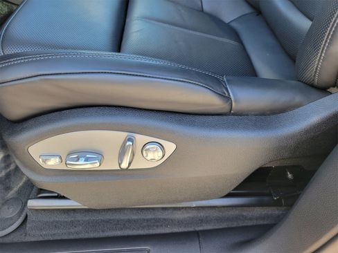 Used 2025 Porsche Macan image 26