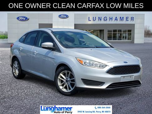 Used 2016 Ford Focus SE FWD image 1