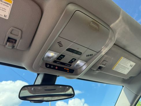 Used 2019 Chevrolet Equinox LT w/ Sun & Navigation Package image 16