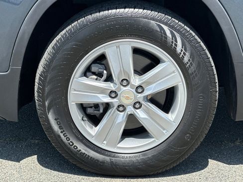 Used 2021 Chevrolet Trax LS w/ Tint and Cruise Package AWD/4WD image 25