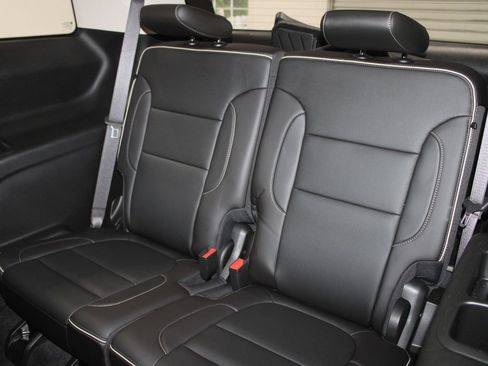 Used 2021 GMC Acadia Denali w/ Denali Technology Package FWD image 23