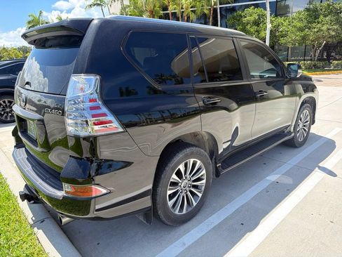 Used 2023 Lexus GX 460 Luxury w/ Accessory Package AWD/4WD image 11