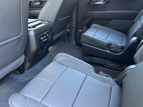 New 2026 Chevrolet Suburban RST w/ RST Capability Package AWD/4WD image 11