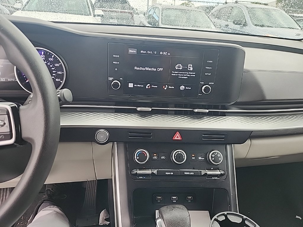 Certified 2023 Kia Carnival LX FWD image 24