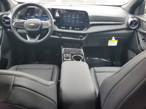 New 2026 Chevrolet Equinox LT w/ Convenience Package II FWD image 11