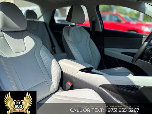 Used 2024 Hyundai Elantra Limited FWD image 12