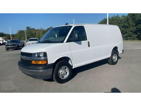 Used 2023 Chevrolet Express 2500 w/ Driver Convenience Package image 6