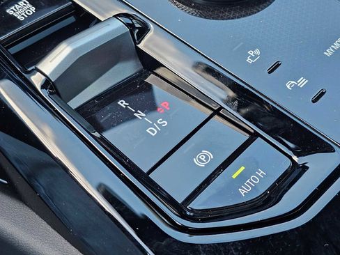 New 2026 BMW 550e xDrive image 34