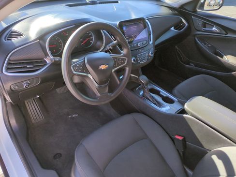 Used 2021 Chevrolet Malibu LT image 16