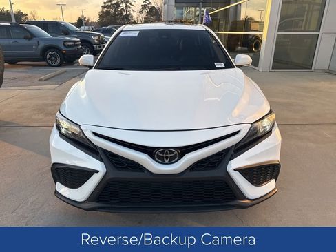 Used 2024 Toyota Camry SE image 2