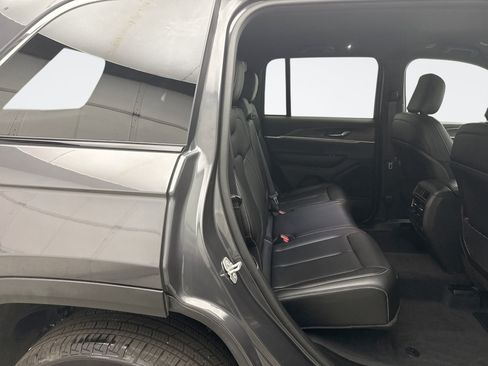 Used 2025 Jeep Grand Cherokee Limited AWD/4WD image 18