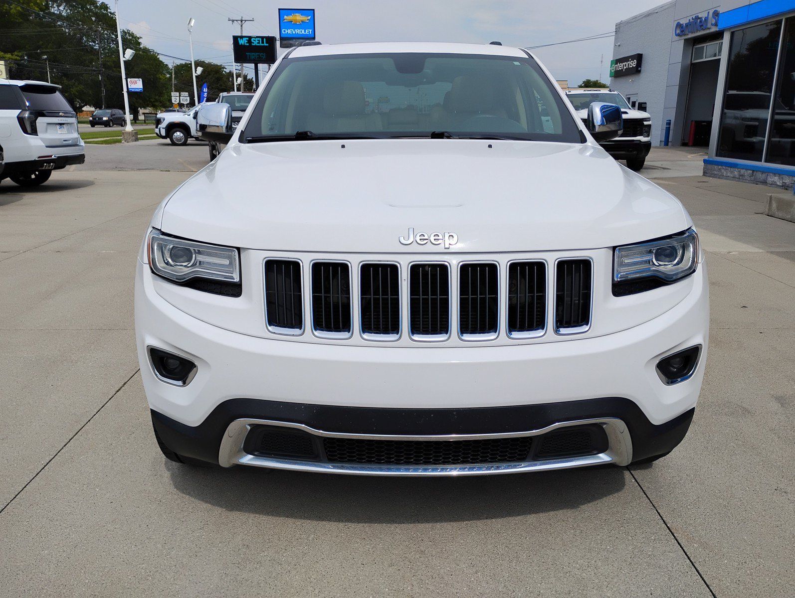 Used 2014 Jeep Grand Cherokee Limited w/ Luxury Group II AWD/4WD image 2