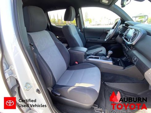 Certified 2022 Toyota Tacoma TRD Off-Road AWD/4WD image 17