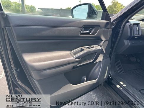 Used 2023 Nissan Pathfinder S image 8