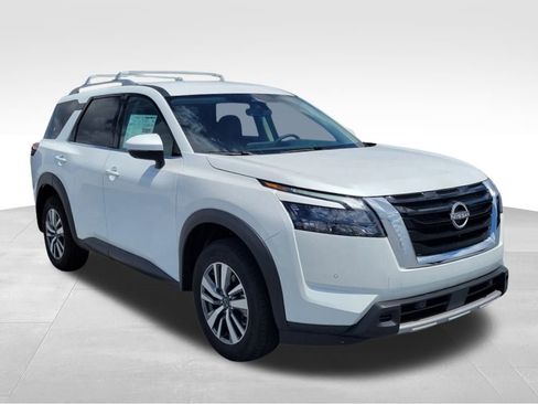 New 2025 Nissan Pathfinder SL image 8