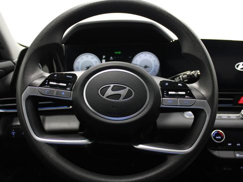 Used 2024 Hyundai Elantra SEL FWD image 28