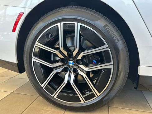 Used 2023 BMW 740i RWD image 16
