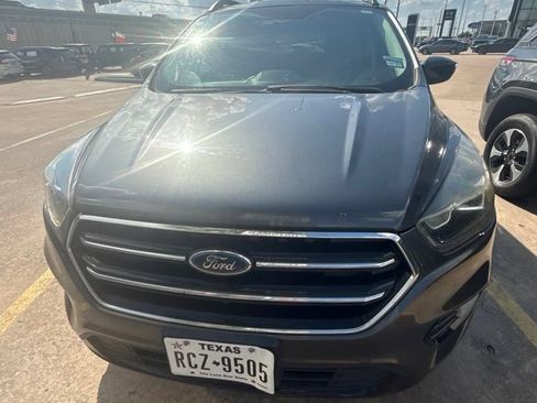 Used 2019 Ford Escape SE FWD image 2