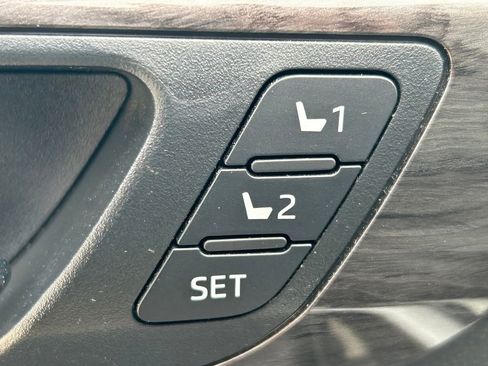 Used 2021 Toyota Highlander Limited AWD/4WD image 29
