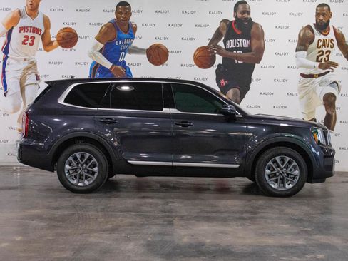 Used 2025 Kia Telluride LX FWD image 18