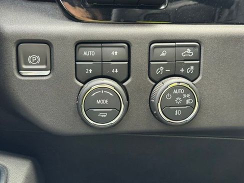 Used 2024 Chevrolet Silverado 2500 High Country w/ High Country Premium Package AWD/4WD image 36