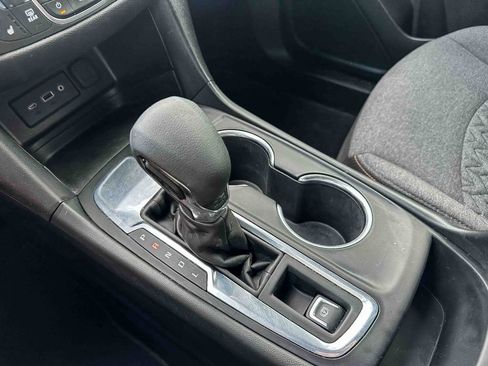 Used 2024 Chevrolet Equinox LT FWD image 33