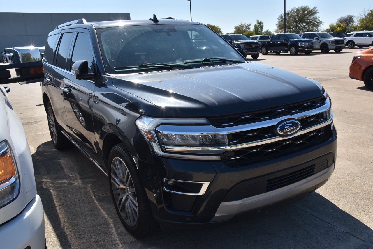 Used 2022 Ford Expedition Limited RWD image 4