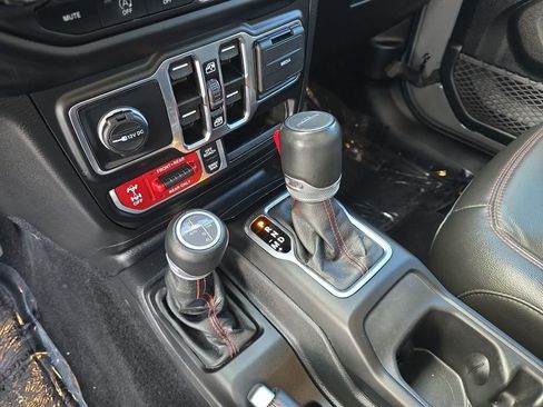 Used 2023 Jeep Gladiator Rubicon w/ Cold Weather Group image 19