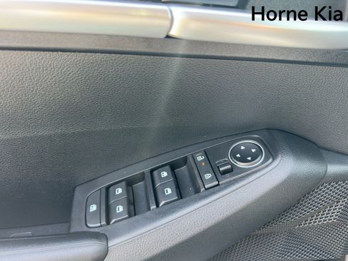 New 2026 Kia Seltos LX FWD image 19