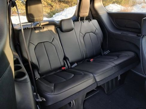 New 2026 Chrysler Pacifica Select image 30