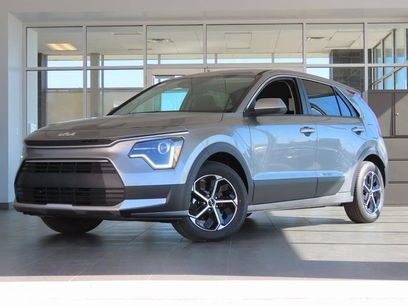 New 2025 Kia Niro LX