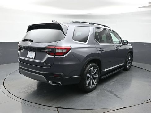 Used 2023 Honda Pilot Touring image 6