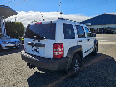Used 2011 Jeep Liberty Renegade w/ Premium Group AWD/4WD image 7