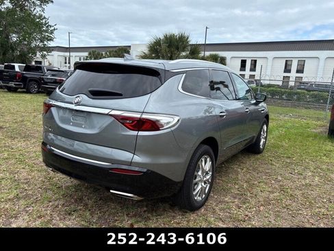 Used 2023 Buick Enclave Essence w/ Experience Buick Package image 5