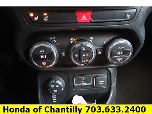 Used 2016 Jeep Renegade Trailhawk w/ Premium Trailhawk Package image 14