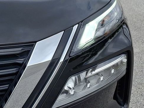 Used 2023 Nissan Rogue SV AWD/4WD image 12